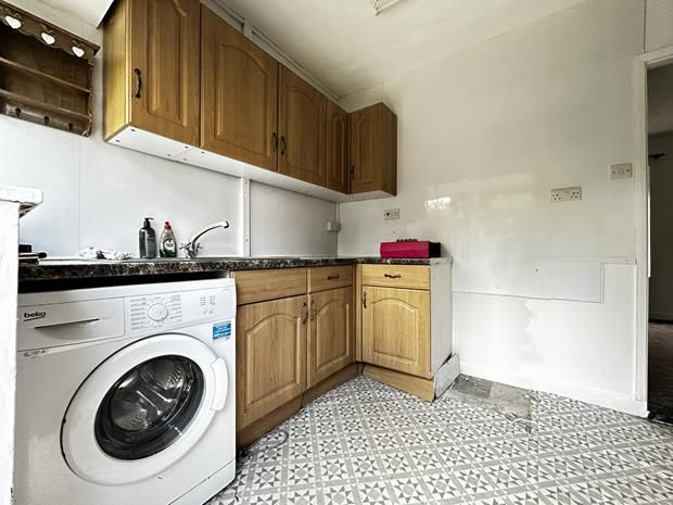 Property photo 3 of 10 Kitchen