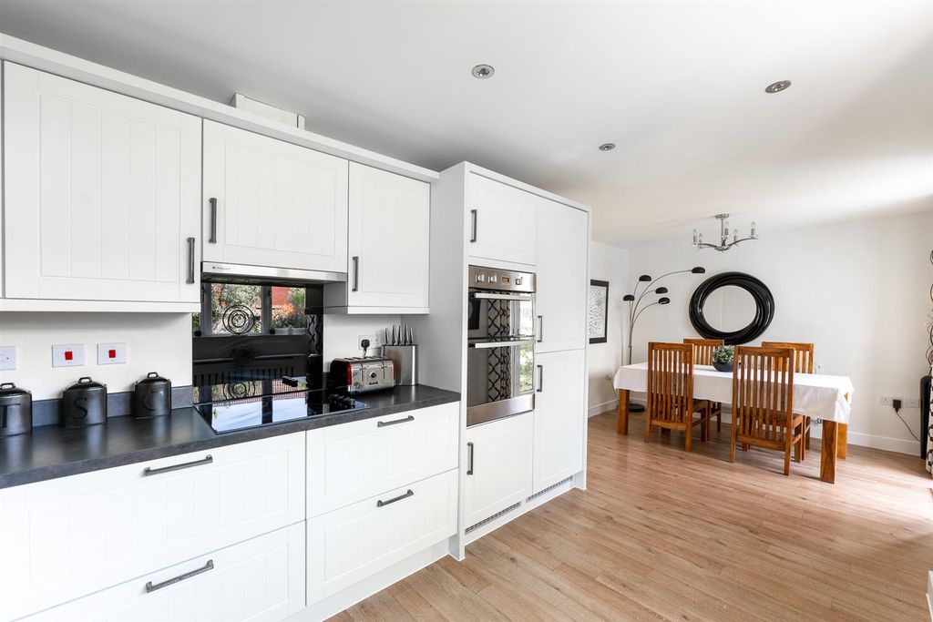Property photo 2 of 24 Kitchen/Diner