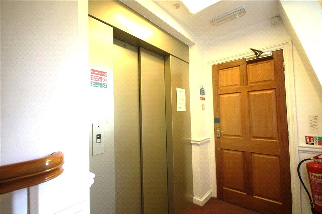 Property photo 2 of 13 Lift