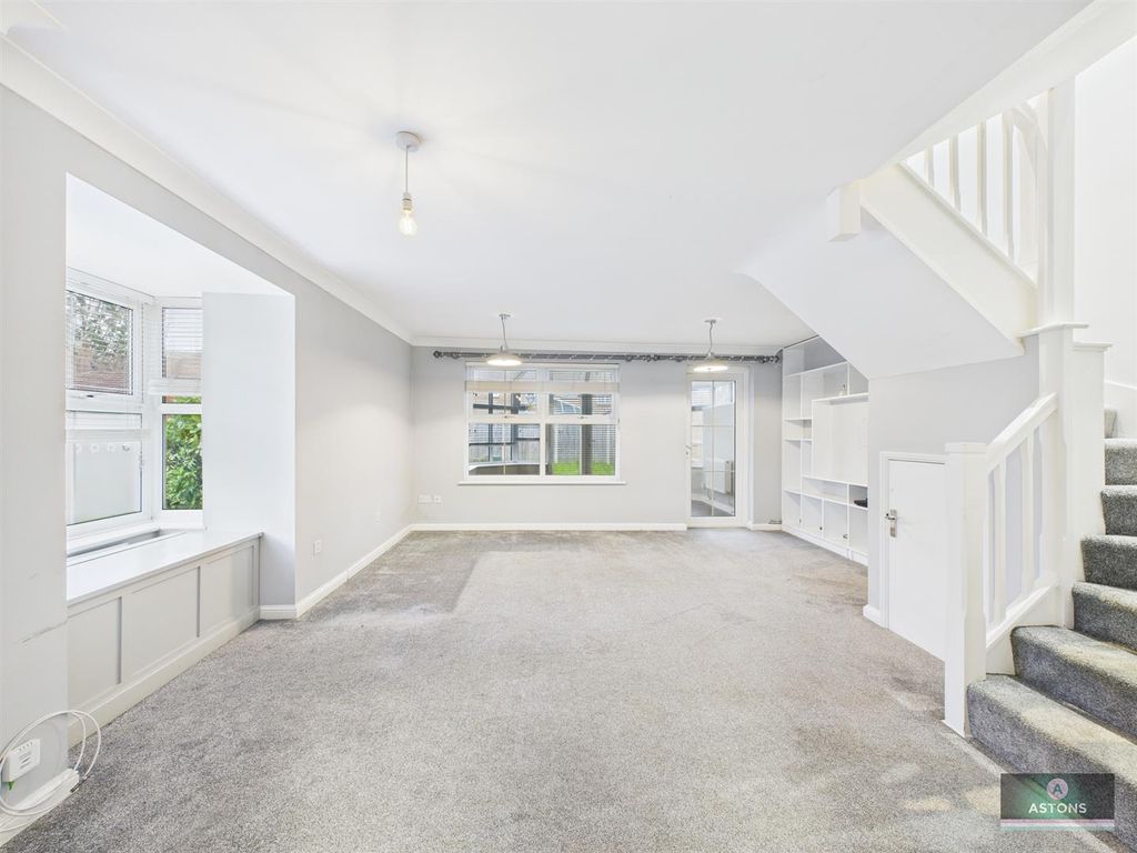 Property photo 2 of 15 Lounge/ Dining Room