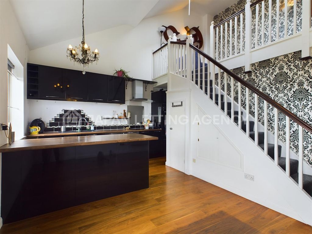 Property photo 1 of 12 Cam02206G0-Pr0013-Still001.Jpg