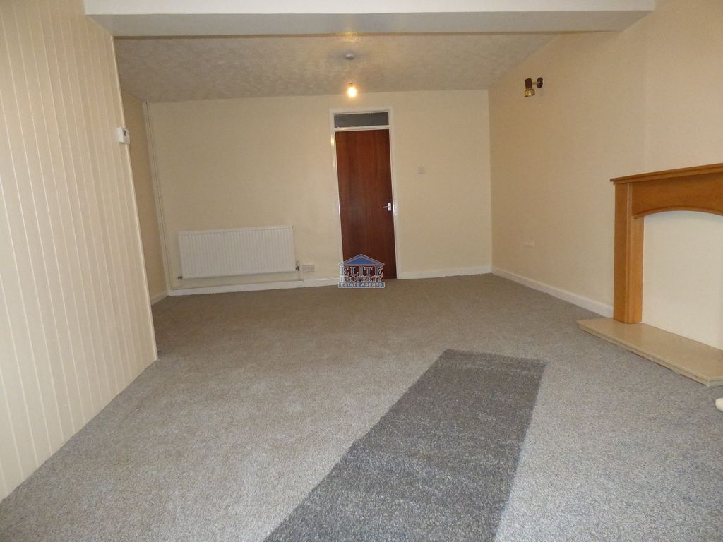 Property photo 3 of 6 Lounge