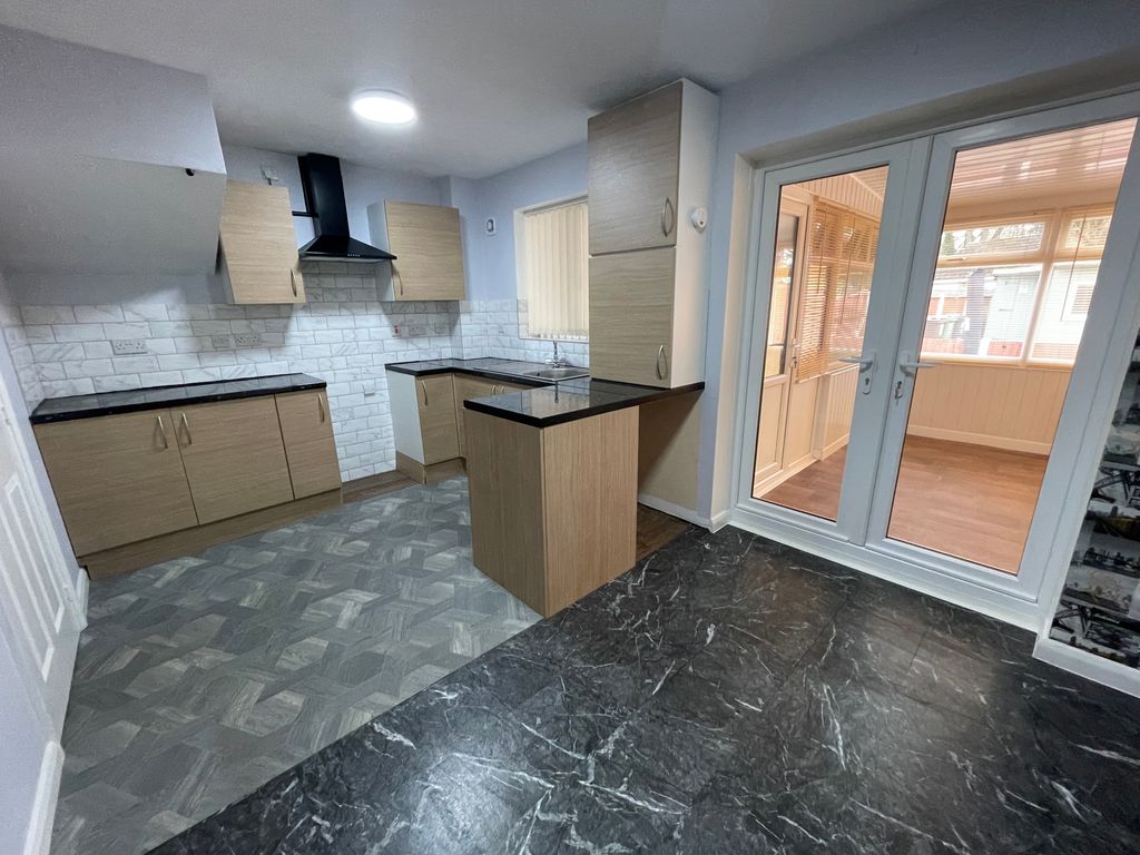 Property photo 3 of 13 Kitchen