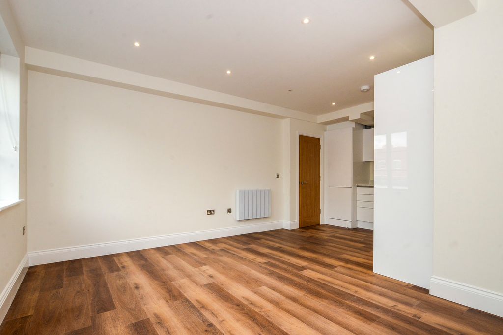 Property photo 3 of 8 Pbox-Img.Jpg