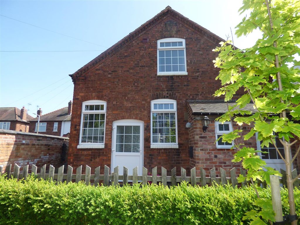 Property photo 1 of 7 205 Tamworth Road Front 1.Jpg