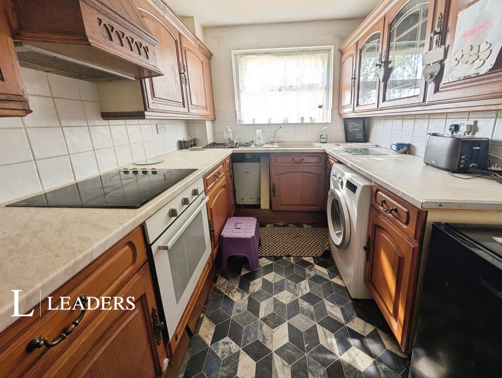Property photo 3 of 11 Kitchen