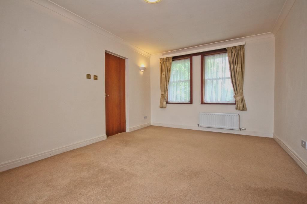 Property photo 3 of 11 5 Kings Court Cottingham (4)_Lzn.Jpg