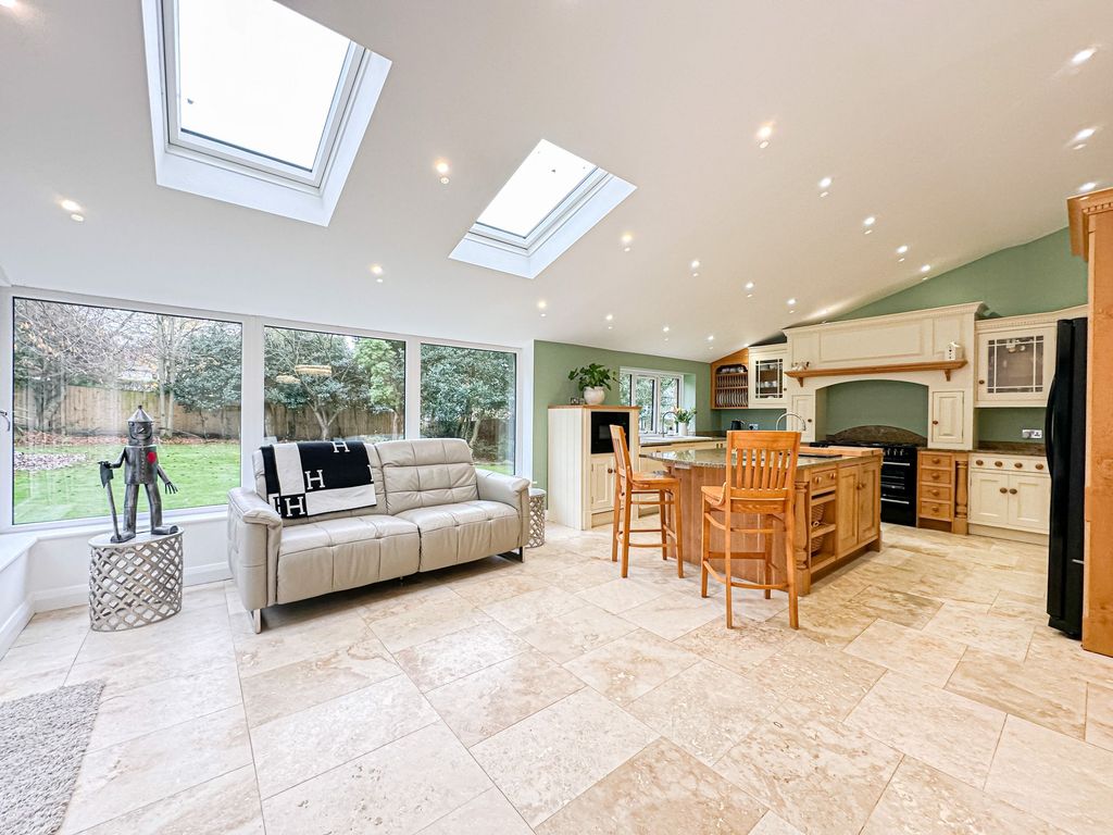 Property photo 2 of 57 Photo 45