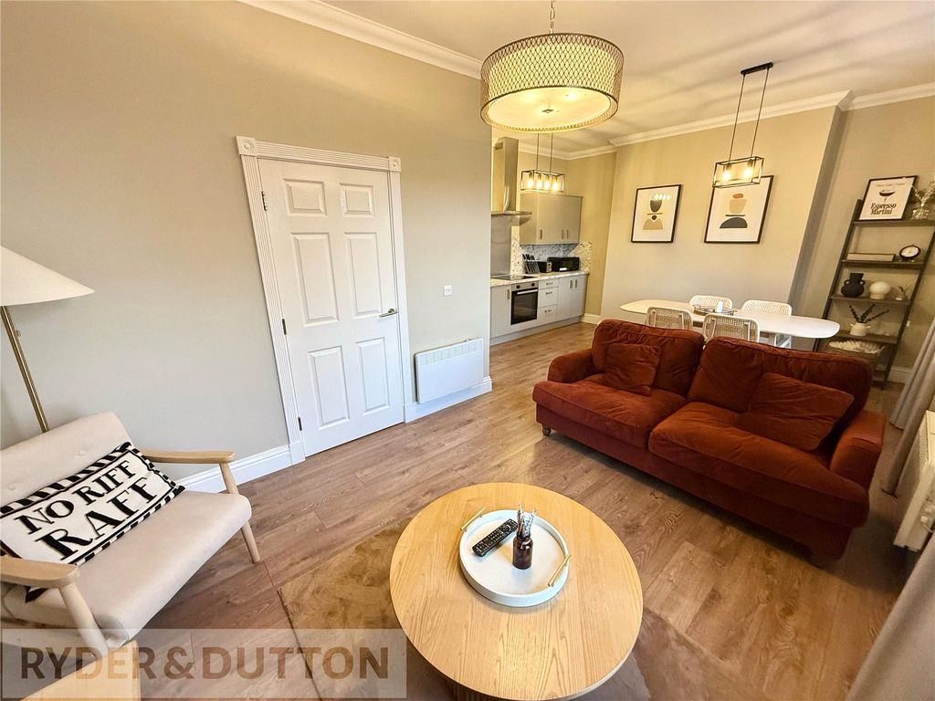 Property photo 2 of 21 Lounge