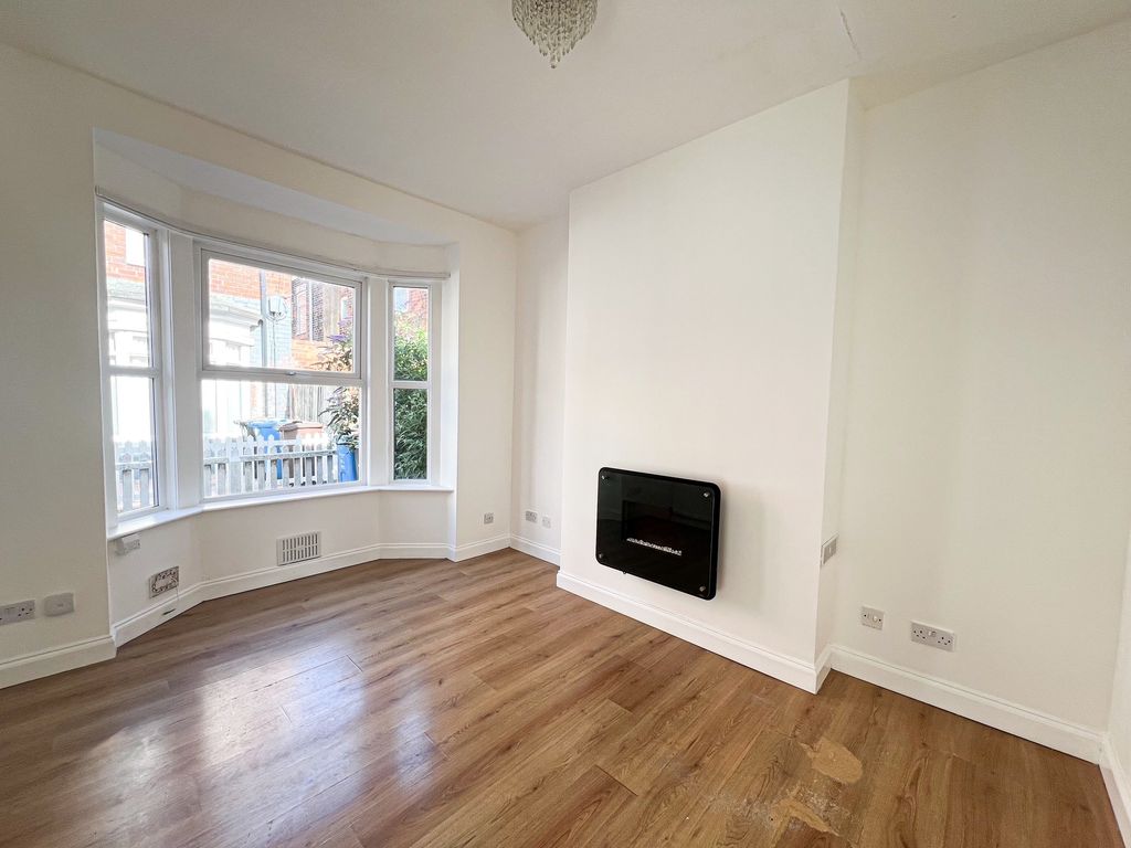 Property photo 3 of 10 Living Room
