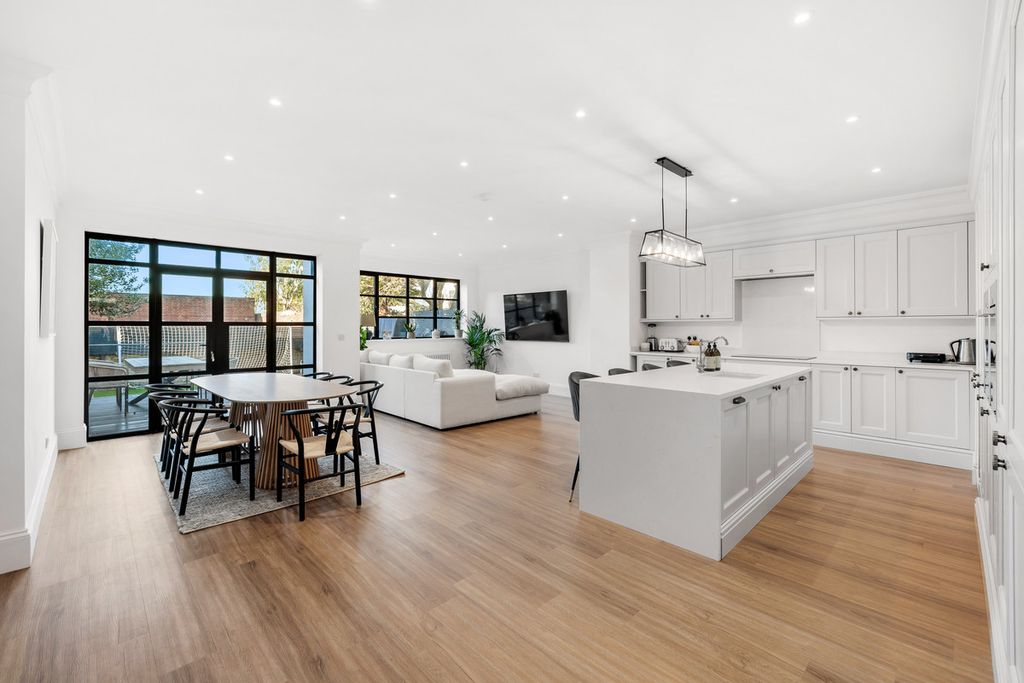 Property photo 2 of 24