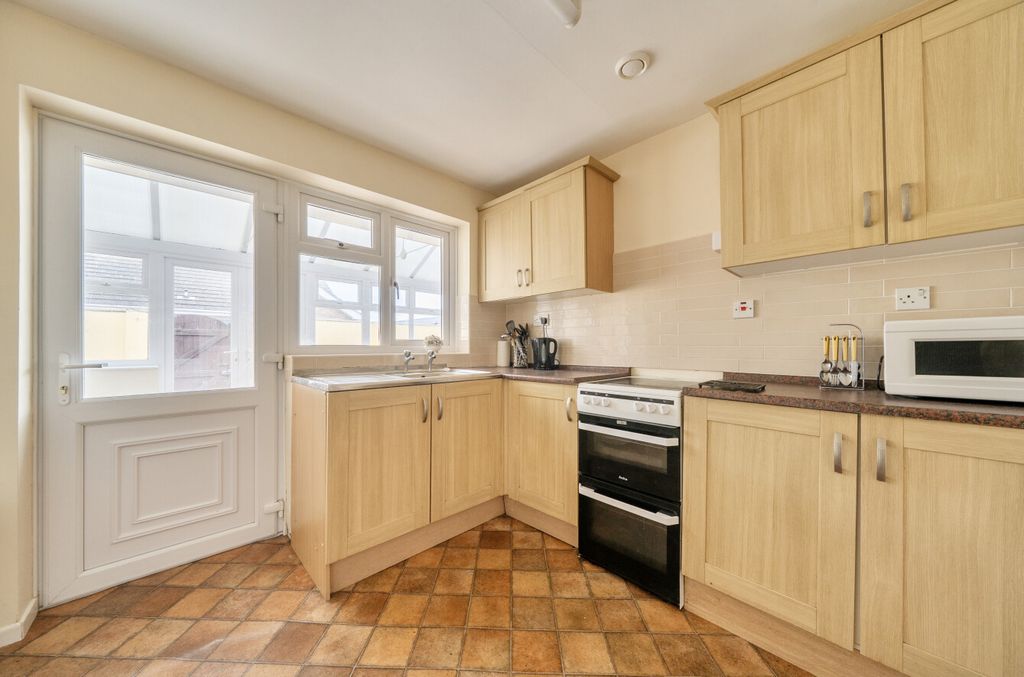 Property photo 2 of 17 1471486-10-6A21d0...