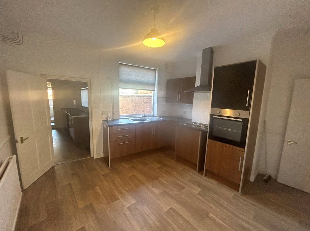 Property photo 2 of 9 Kitchen