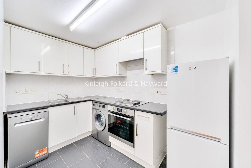 Property photo 3 of 11 Picture No. 12