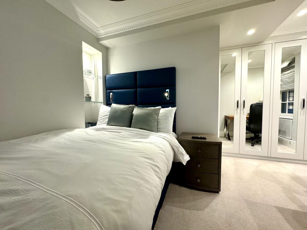 Property photo 3 of 17 Bedroom