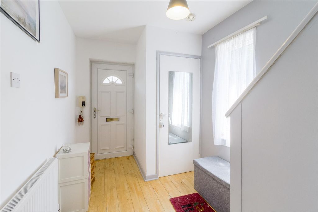 Property photo 2 of 15 Entrance Hall