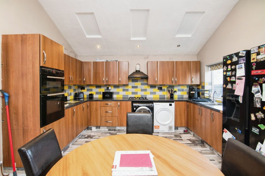 Property photo 3 of 18