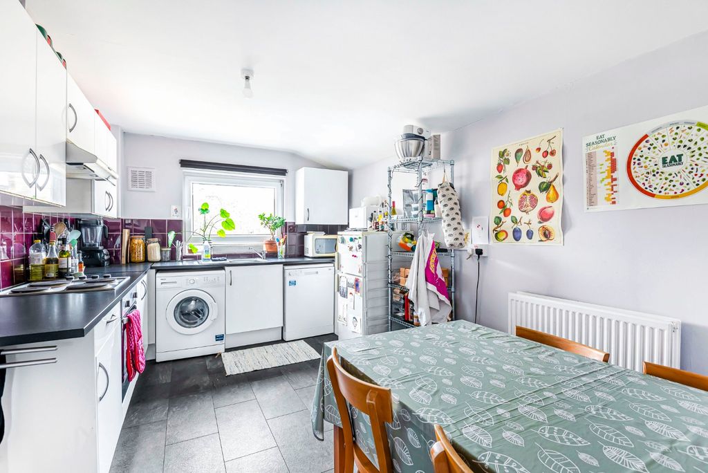 Property photo 3 of 8 Picture No. 12