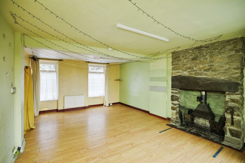 Property photo 2 of 26