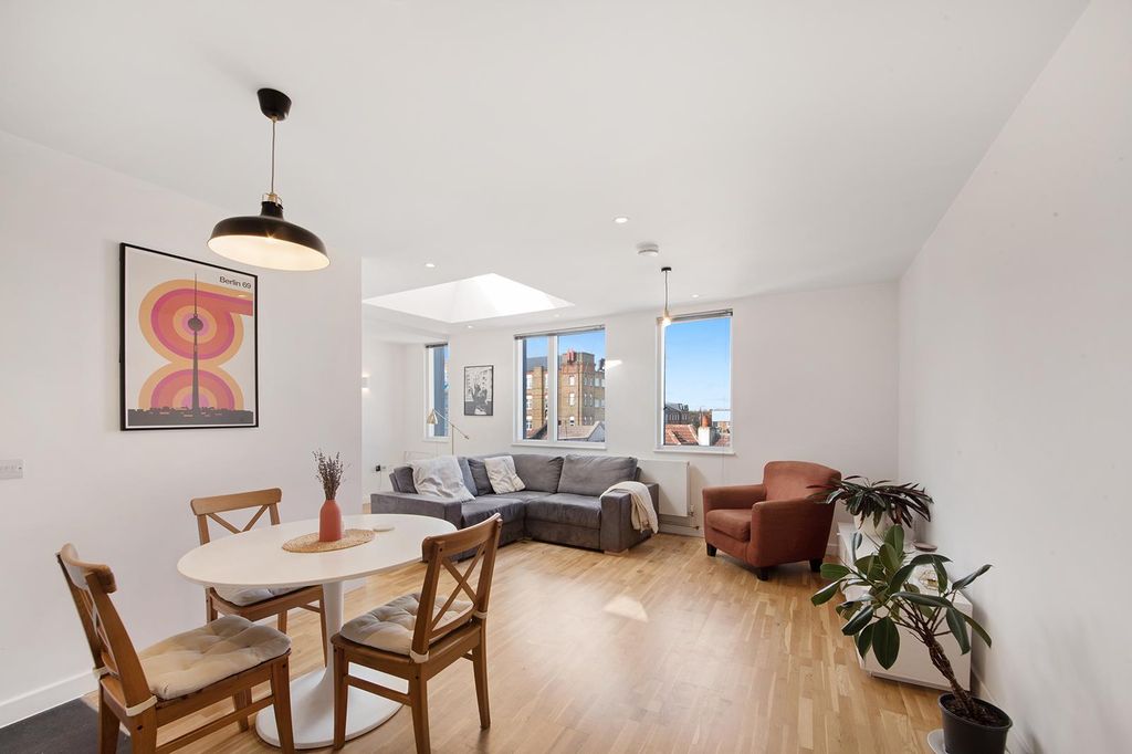 Property photo 3 of 8 Glebe Road, 1-2, Flat 12-11.Jpg