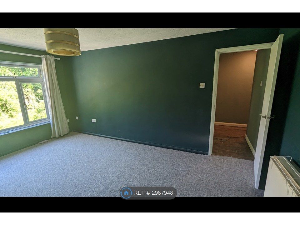 Property photo 3 of 12 Lounge