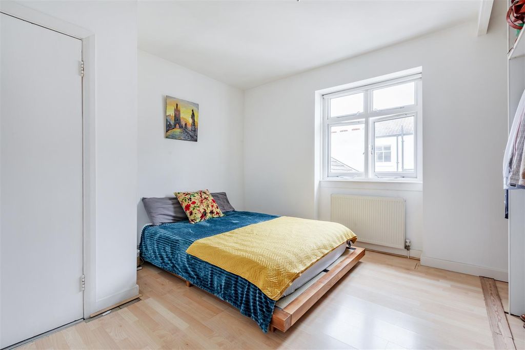 Property photo 3 of 12 Bedroom