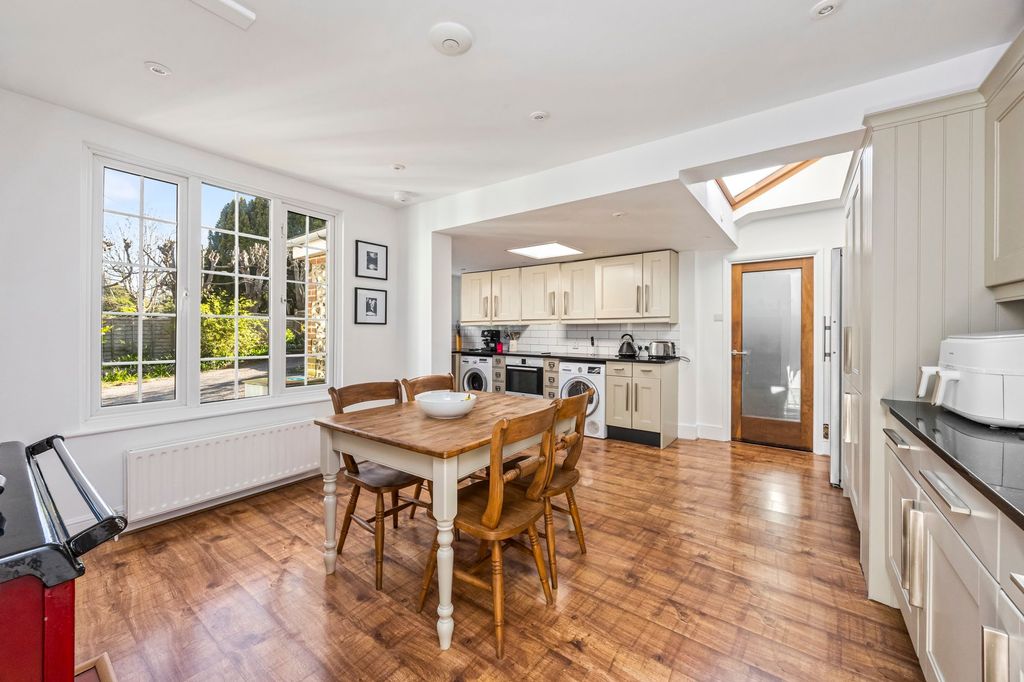 Property photo 3 of 36