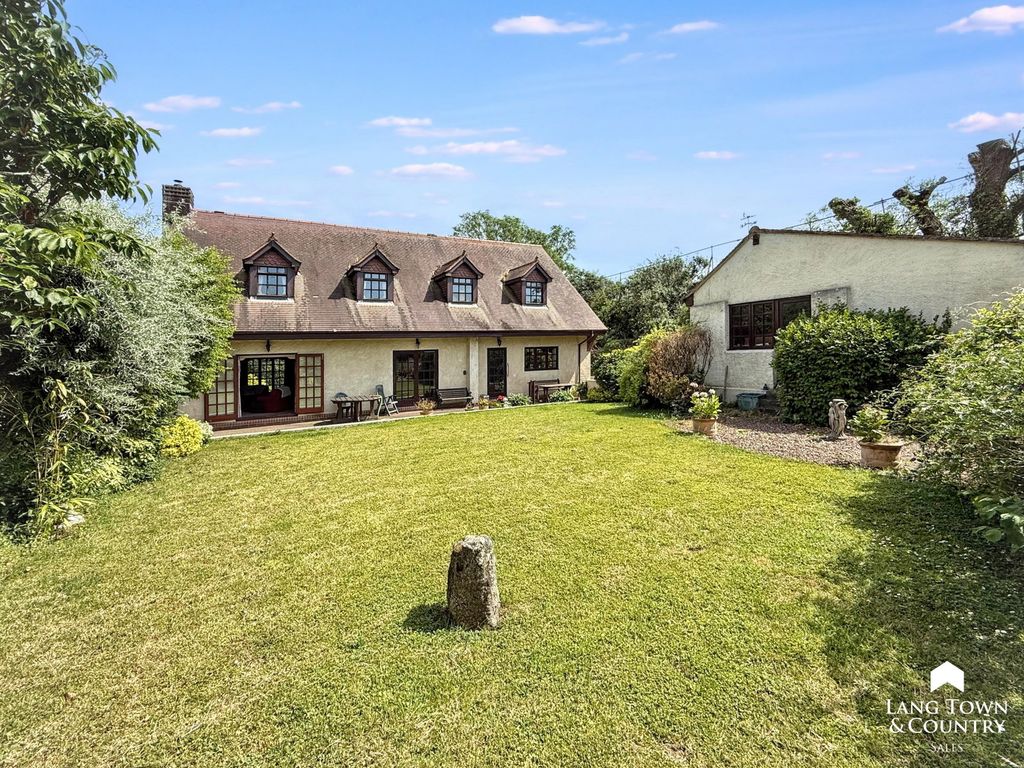 Property photo 3 of 18