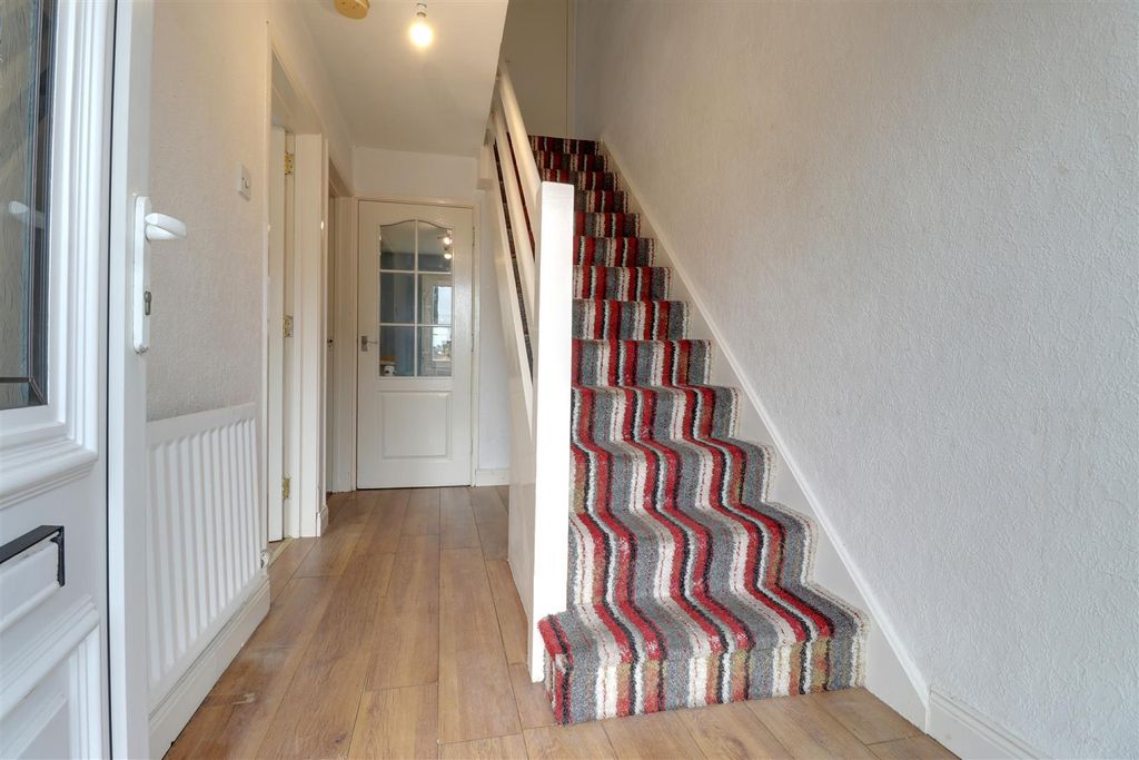 Property photo 2 of 13 Entrance Hall