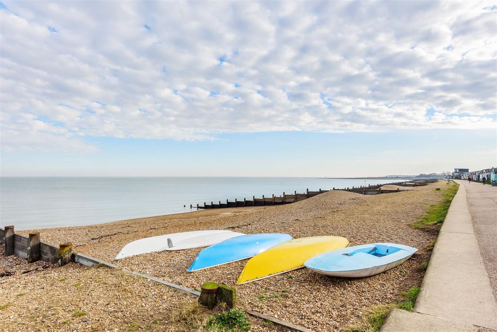 Property photo 3 of 30 Marine Parade, Tankerton, Whitstable