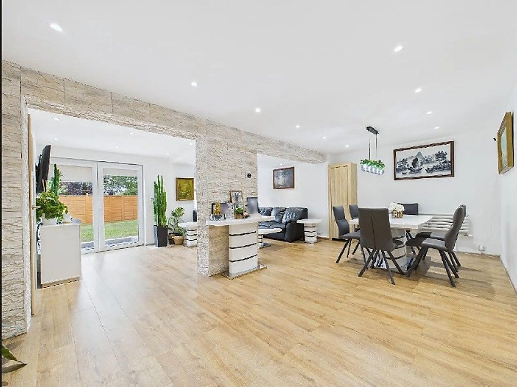 Property photo 2 of 22