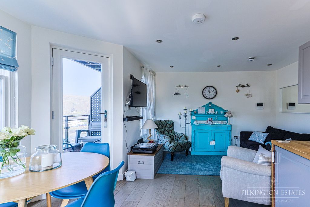 Property photo 3 of 10 4924382