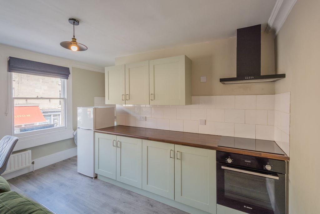 Property photo 2 of 12 10 Widcombe Parade - First Floor Flat - Photos-2