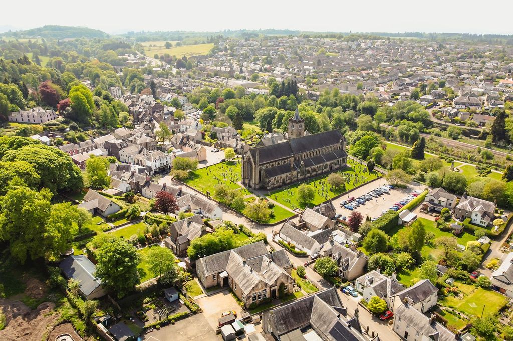 Property photo 2 of 27