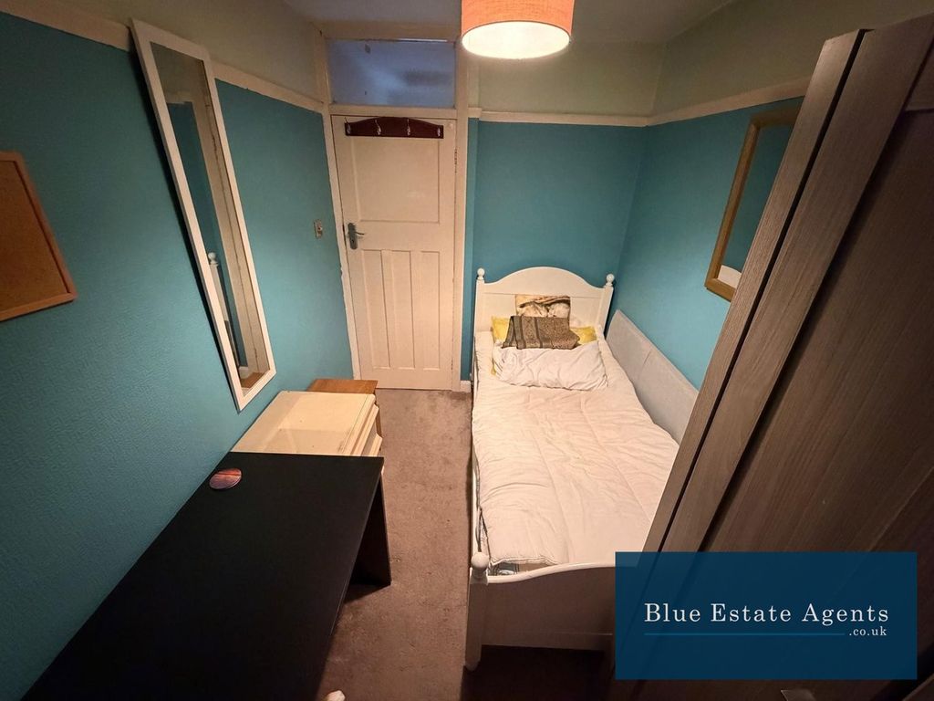 Property photo 2 of 7 Single Bedroom