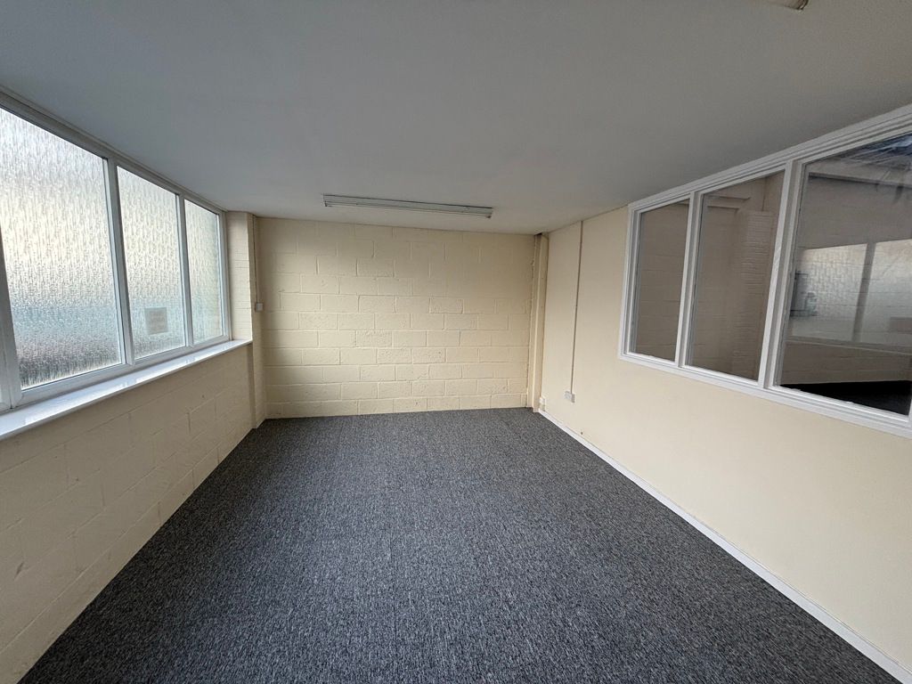 Property photo 3 of 6 Photo 4