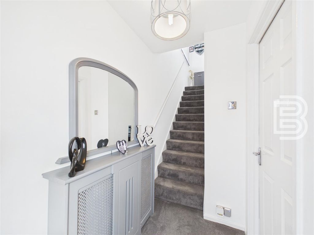Property photo 3 of 16 Entrance Hall.Jpg