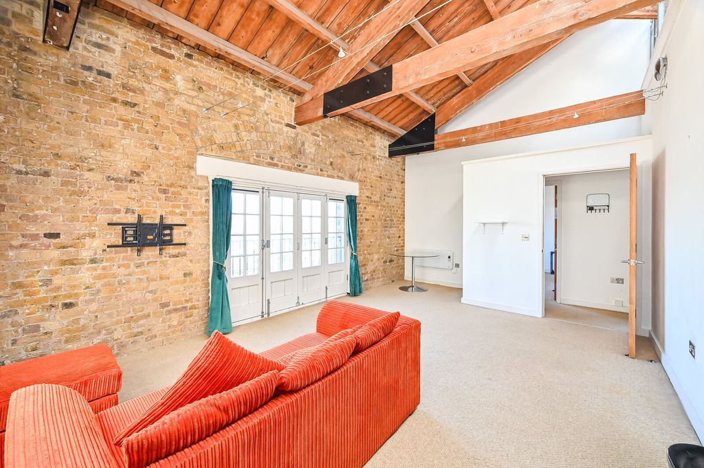 Property photo 2 of 24