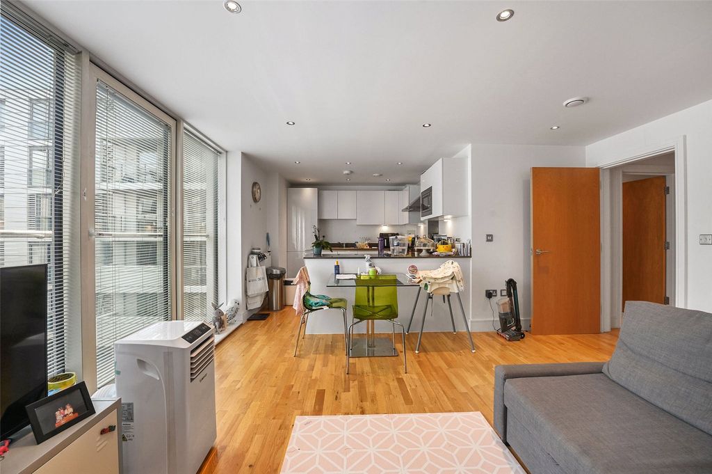 Property photo 3 of 12 New Capital Quay
