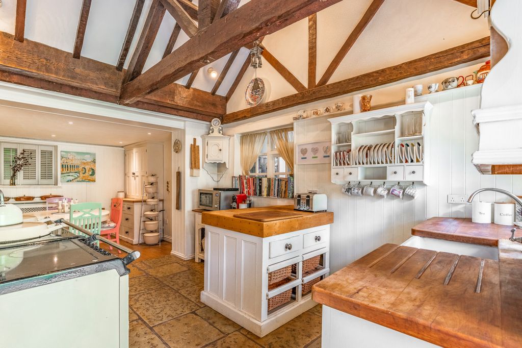 Property photo 2 of 40