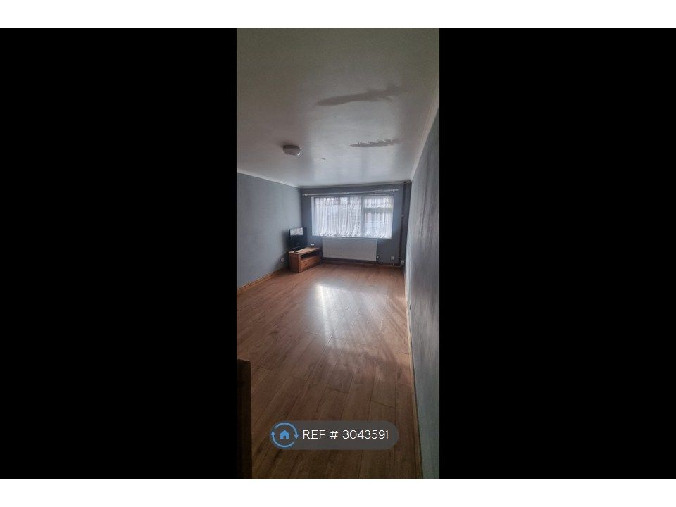 Property photo 1 of 12 Living Room