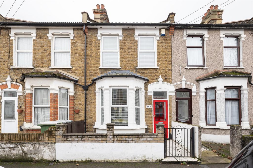 Property photo 1 of 26 Mitcham Road, E6