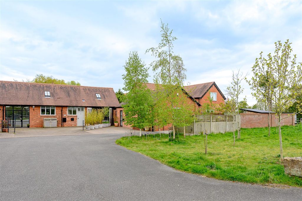 Property photo 1 of 33