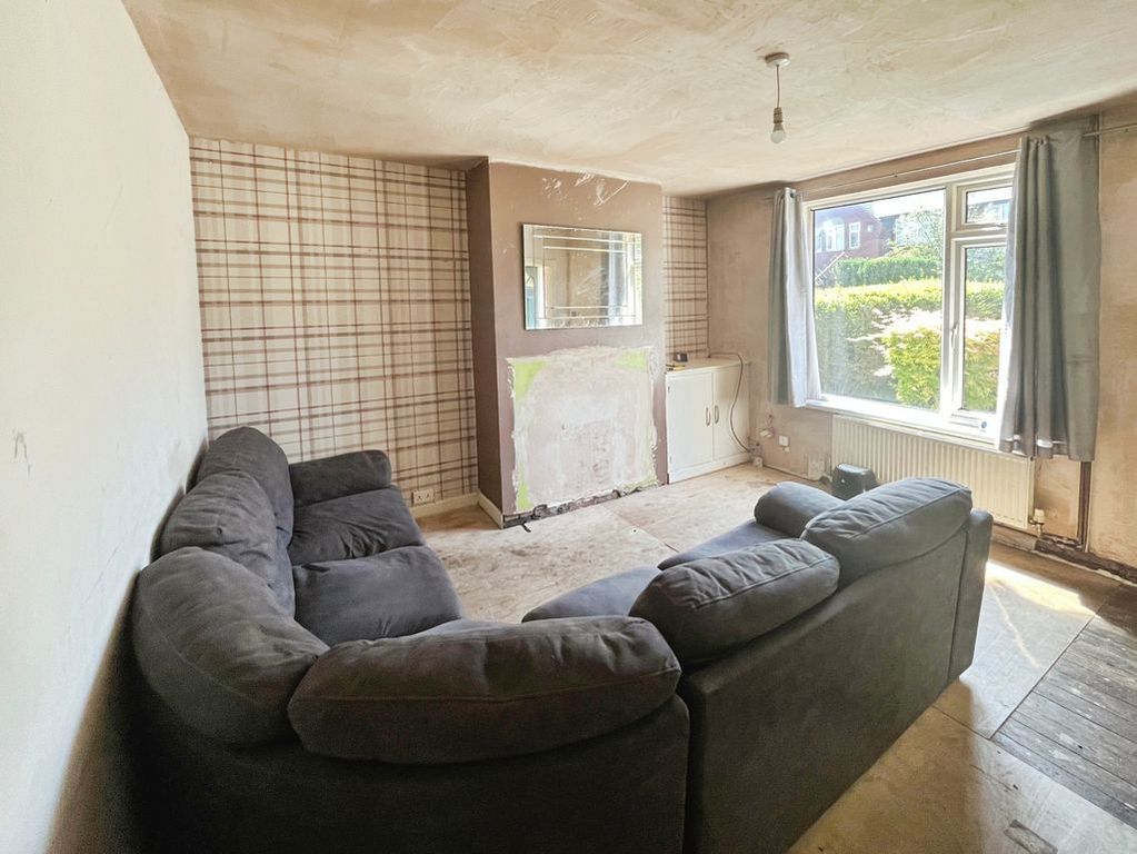 Property photo 3 of 13 Lounge
