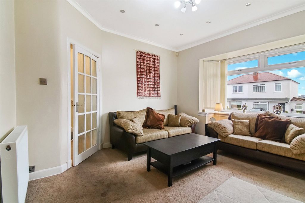 Property photo 3 of 22 Picture No. 05