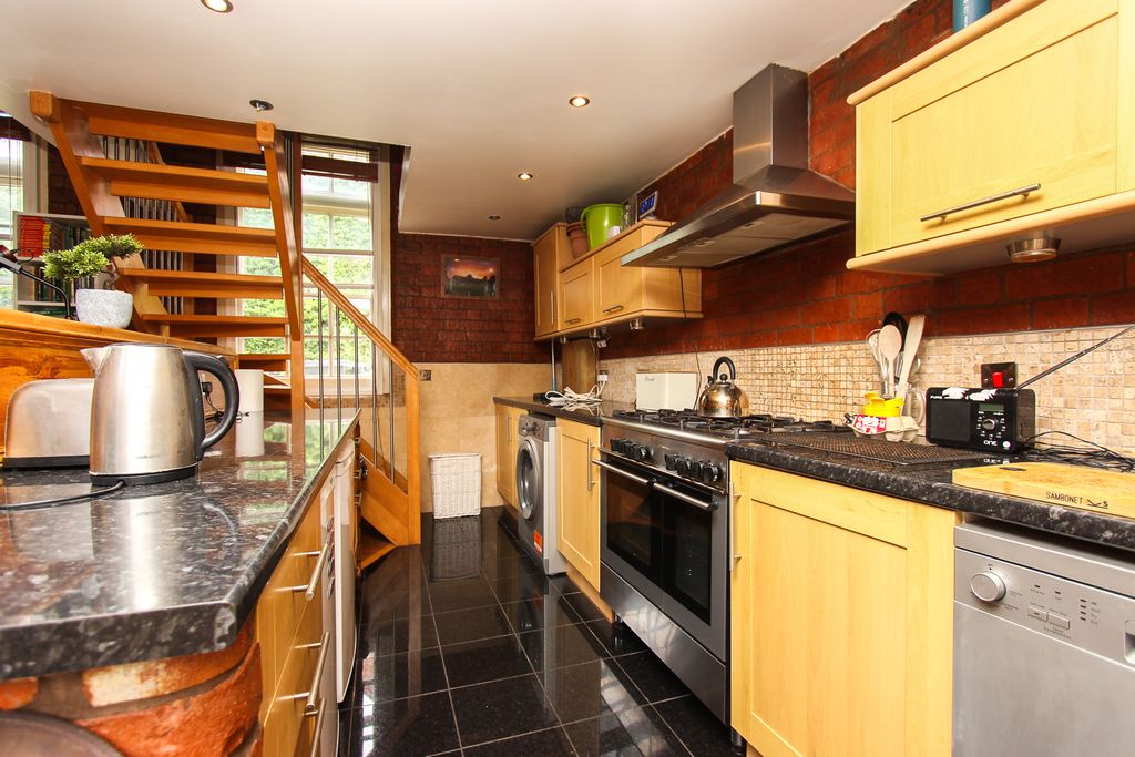 Property photo 3 of 14 Kitchen Area