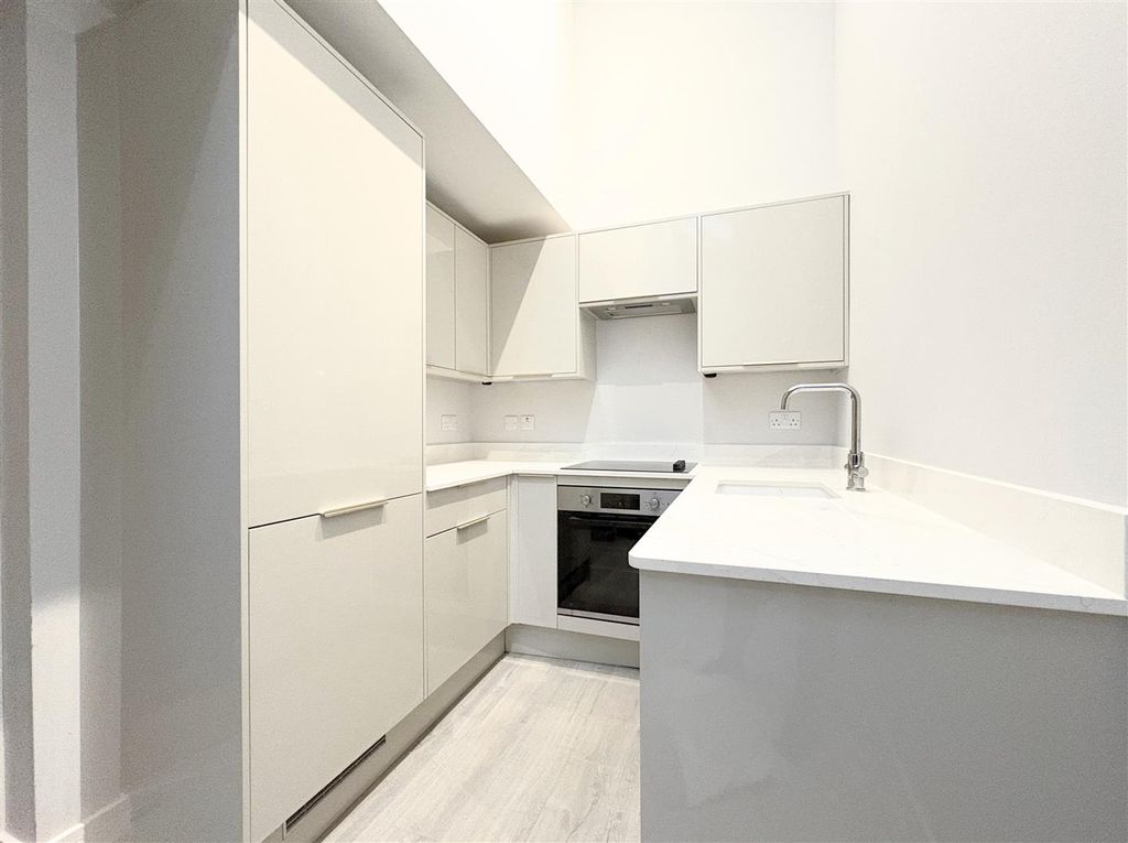 Property photo 3 of 13 Kitchen