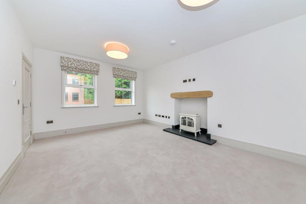 Property photo 2 of 38