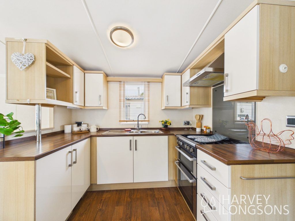 Property photo 2 of 16 Swift Moselle Fitted Kitchen Oven Hob