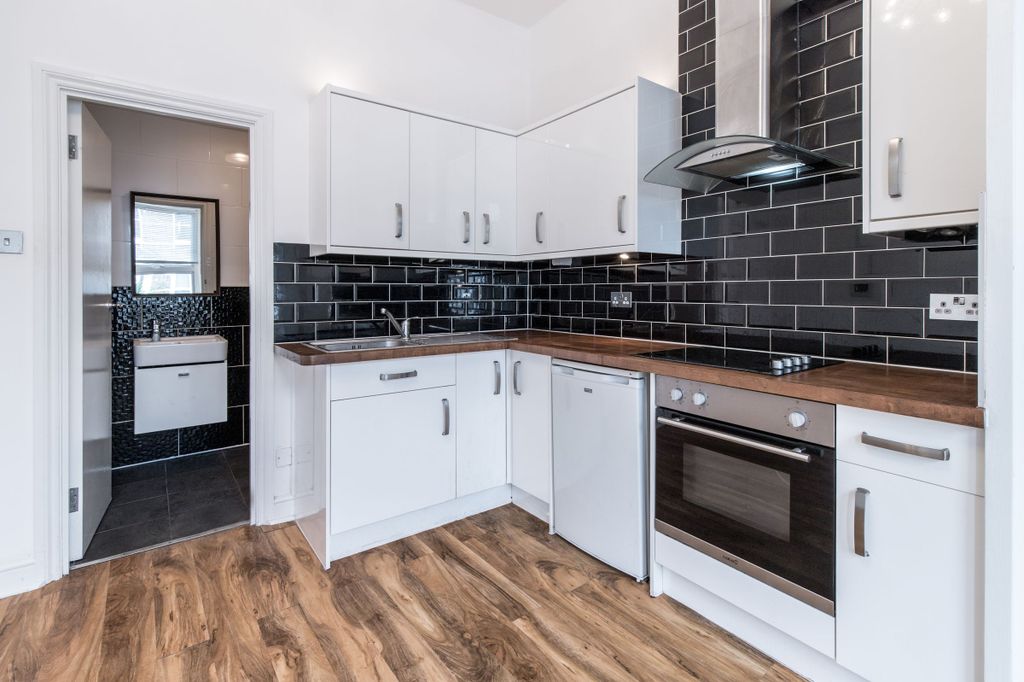 Property photo 1 of 13 Bedroom